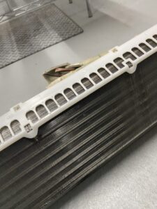 中古エアコン整備中