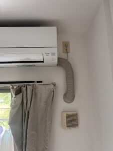 エアコン室内カバー蛇腹使用例 (1)