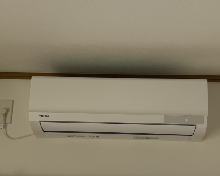 東京都あきる野市で東芝6畳用エアコン3台を交換｜配管カバー・2階高所作業