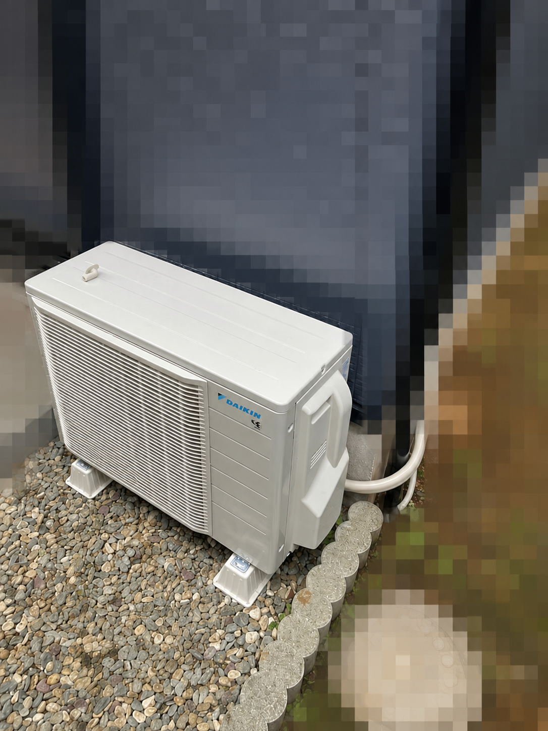 東京都八王子市 エアコン新規取付工事 室外機①