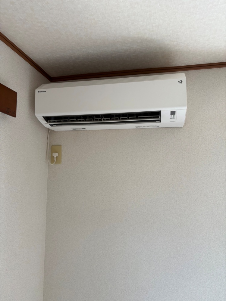 東京都あきる野市でダイキンEシリーズ10畳用を入れ替え｜S285ATES・新規外カバー