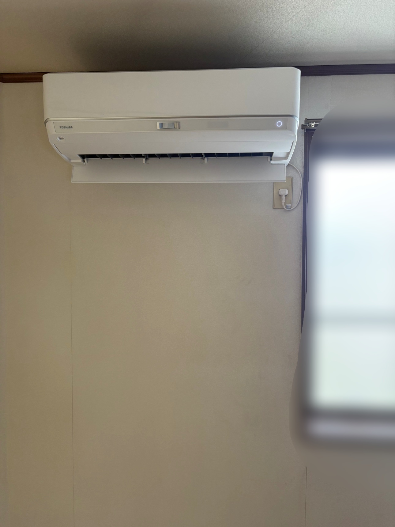 東京都東大和市で手持ちエアコンを取付｜屋上設置・既存部材使用